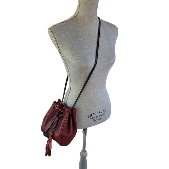 Red Pebble Leather Bucket Crossbody Bag Black Strap & Tassels Drawstring Boho - Picture 2 of 12